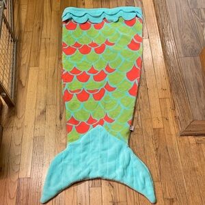 Lazy One Mermaid Tail Plush Lap Blanket Towel with Scales EUC